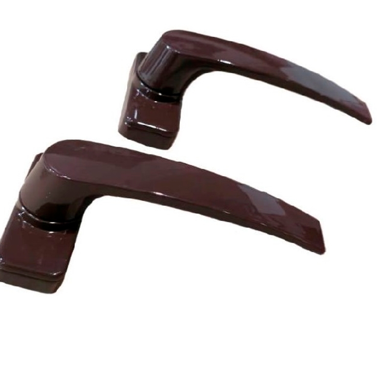 Ручка дверная двусторонняя с розетками под цилиндр MIA коричневая RAL8017 STROXX в Москве